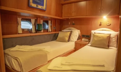 Motoryat-Sirocco-Aren-Yachting-20-850x510-1